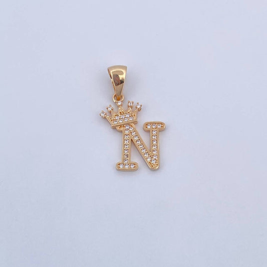 Dije Letra N Corona 1.95gr / 2.8cm / Circones Blancos Oro Amarillo 18K &
