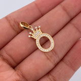 Dije Letra O Corona 1.45gr / 2.5cm / Circones Blancos Oro Amarillo 18K &