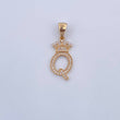 Dije Letra Q Corona 1.65gr / 2.8cm / Circones Blancos Oro Amarillo 18K &
