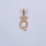 Dije Letra Q Corona 1.65gr / 2.8cm / Circones Blancos Oro Amarillo 18K &