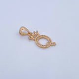 Dije Letra Q Corona 1.65gr / 2.8cm / Circones Blancos Oro Amarillo 18K &