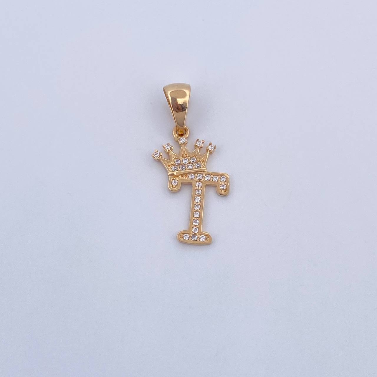 Dije Letra T Corona 1.25gr / 2.6cm / Circones Blancos Oro Amarillo 18K &