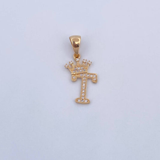 Dije Letra T Corona 1.25gr / 2.6cm / Circones Blancos Oro Amarillo 18K &