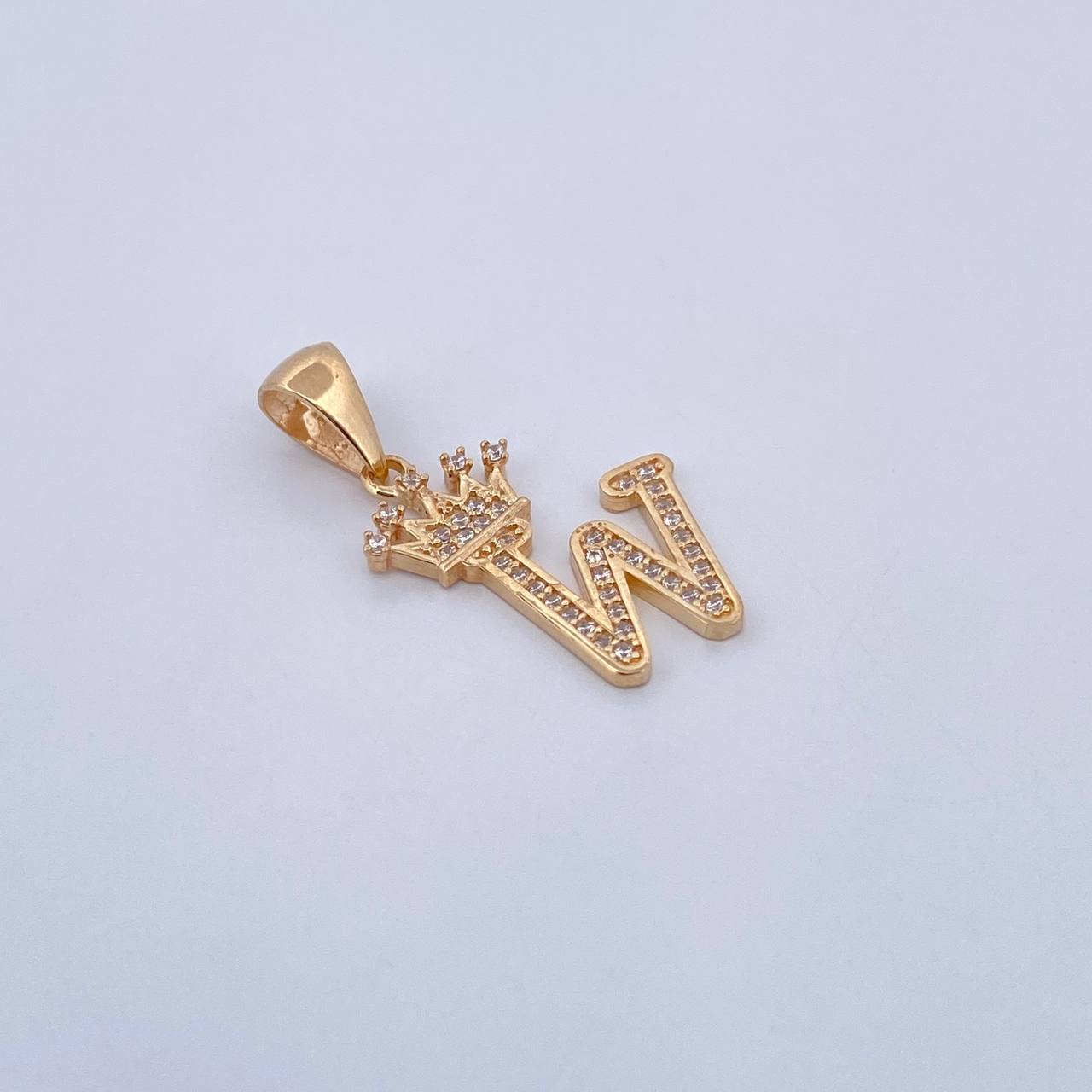 Dije Letra W Corona 1.9gr / 2.6cm / Circones Blancos Oro Amarillo 18K &