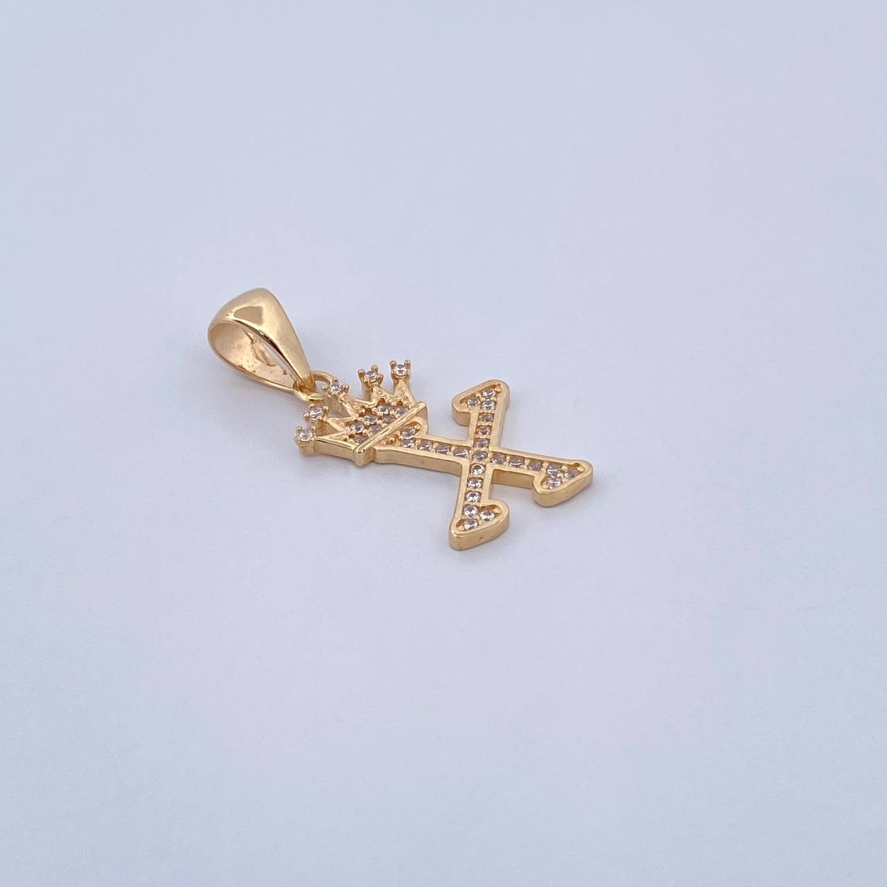 Dije Letra X Corona 1.7gr / 2.6cm / Circones Blancos Oro Amarillo 18K &