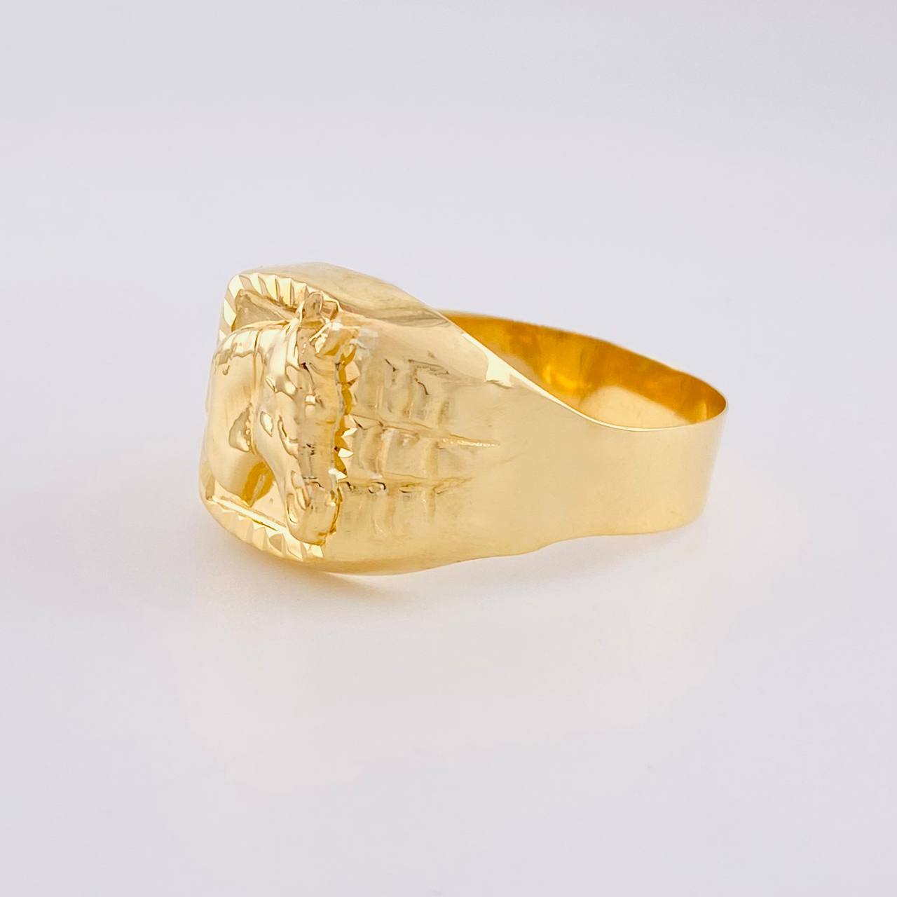 Anillo Sello caballo 3.25g / T11 3/4 Oro Amarillo 18K