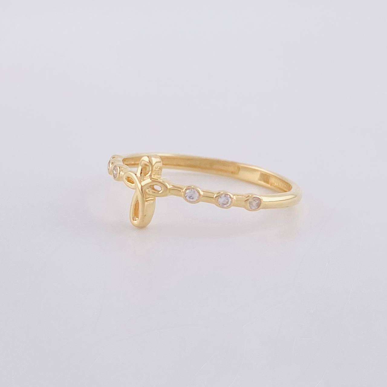 Anillo Silueta cruz 1.3g / T7 Oro Amarillo 18K