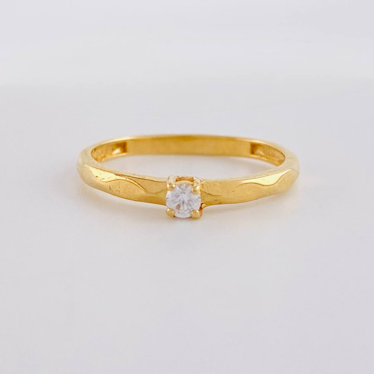 Anillo Solitario 1.85g / T7 3/4 Oro Amarillo 18K