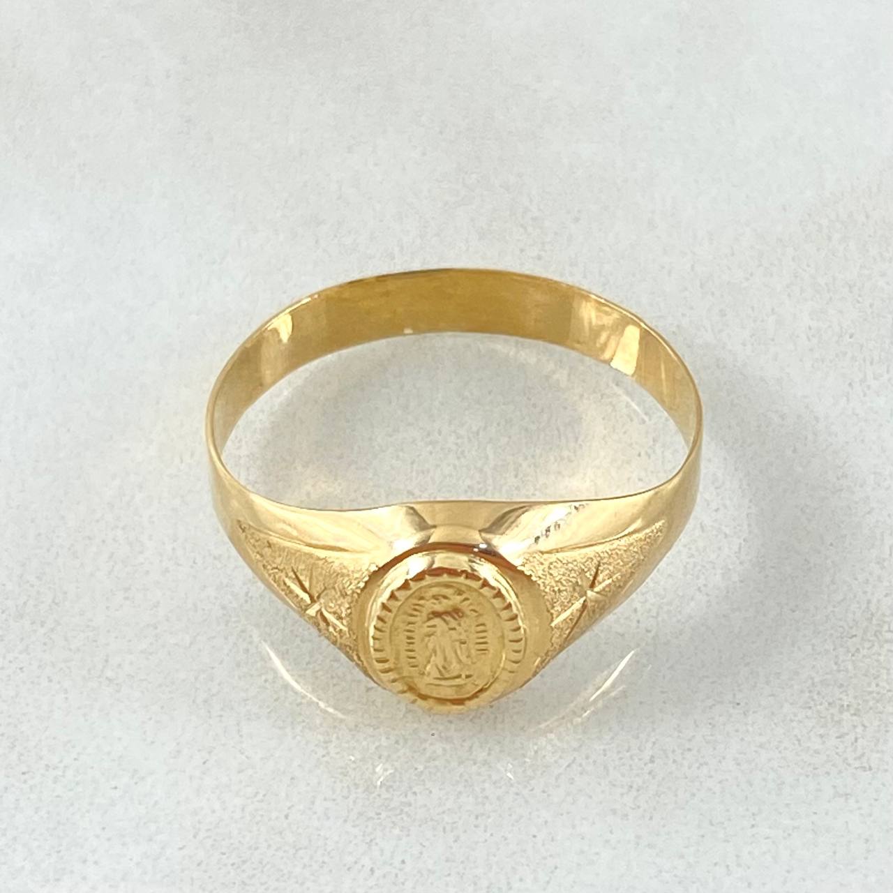 Anillo Virgen de Guadalupe Estrellado 1.75gr / T5 3/4 / Oro Amarillo 18K