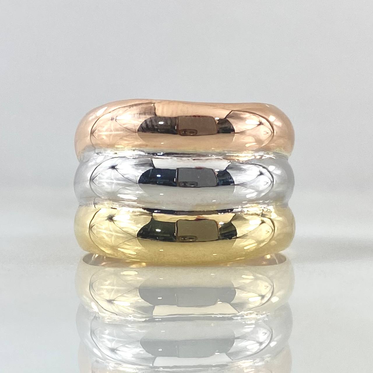 Anillo Trio Carriles Abultados 2.6gr / T8 1/2 / Oro 18K ©