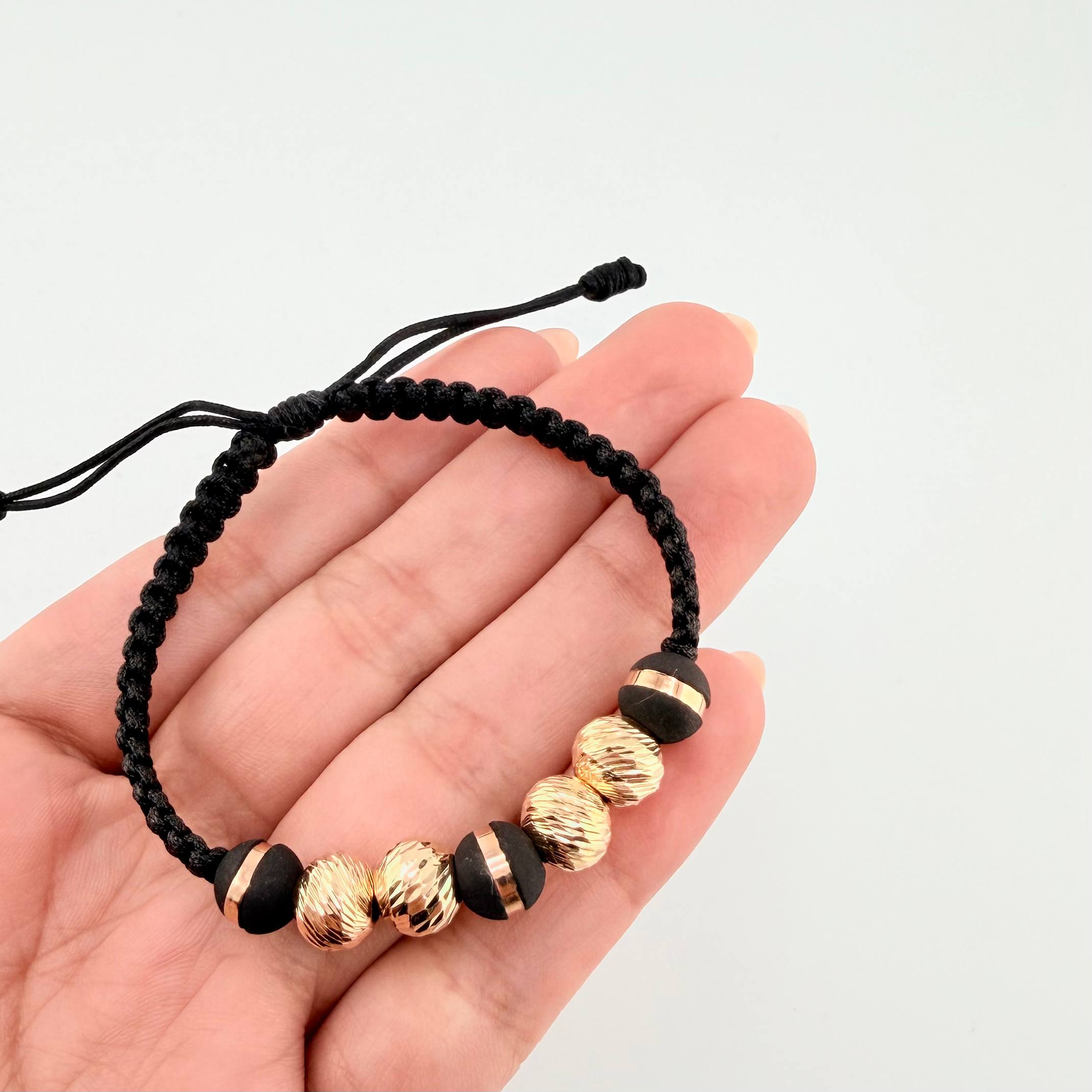 Pulsera Tejida Negra 3 Neoros 8Mm / 4 Und 8Mm Diamantadas Oro Amarillo 18K