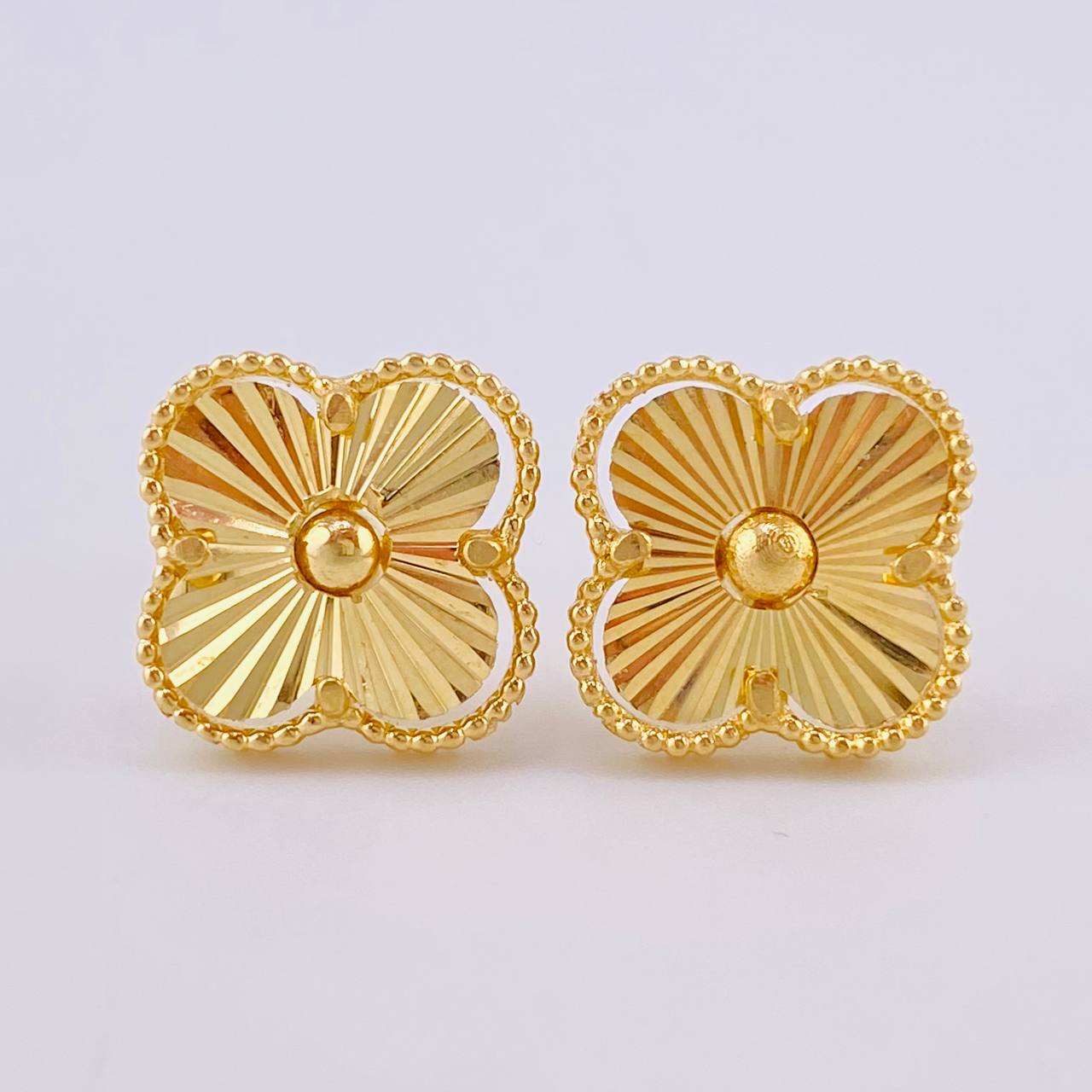 Topos Trebol Diamantados 3.5 g / 11.8 mm Oro Amarillo 18K