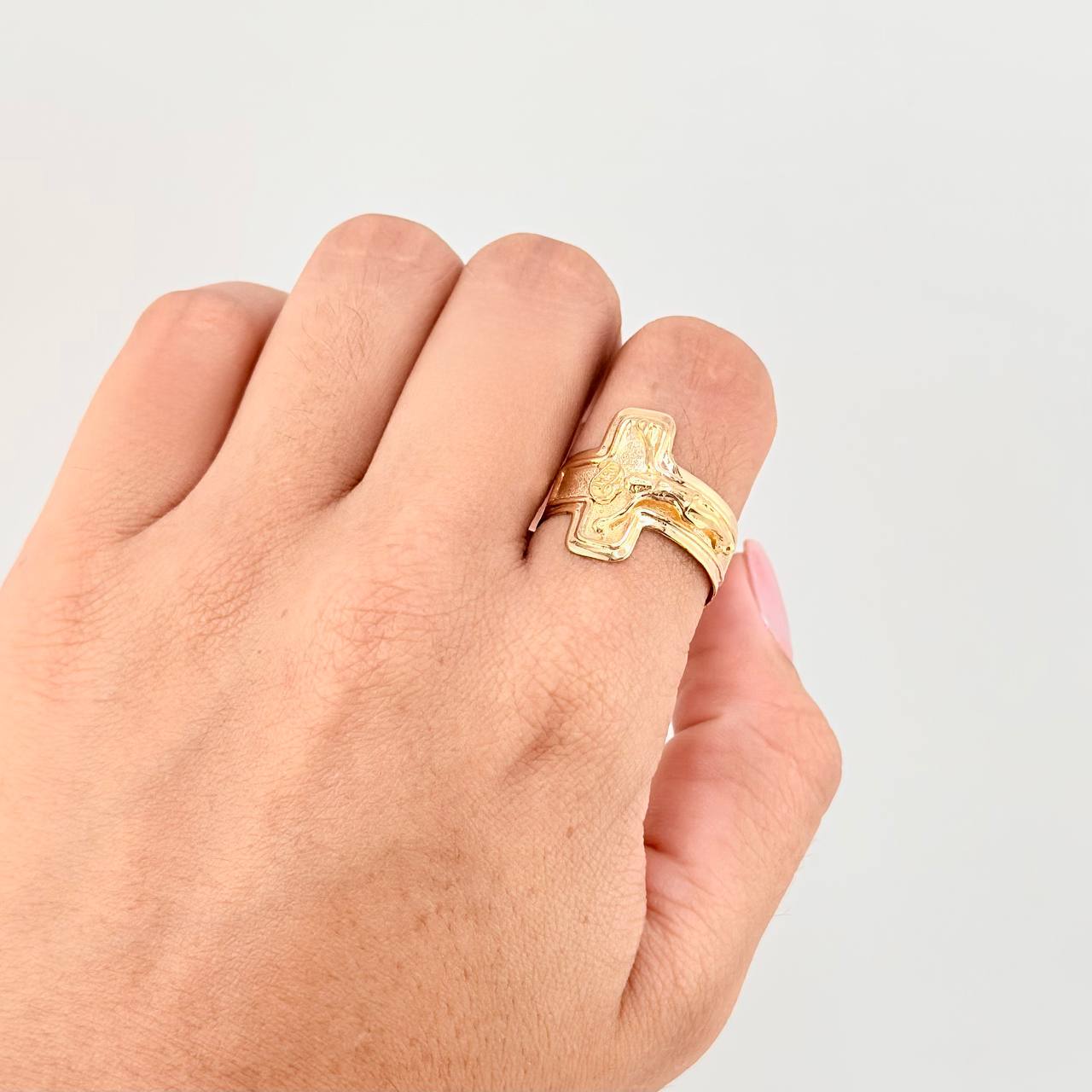 Anillo Cruz Cristo 3.65g / T9 Oro Amarillo 18K