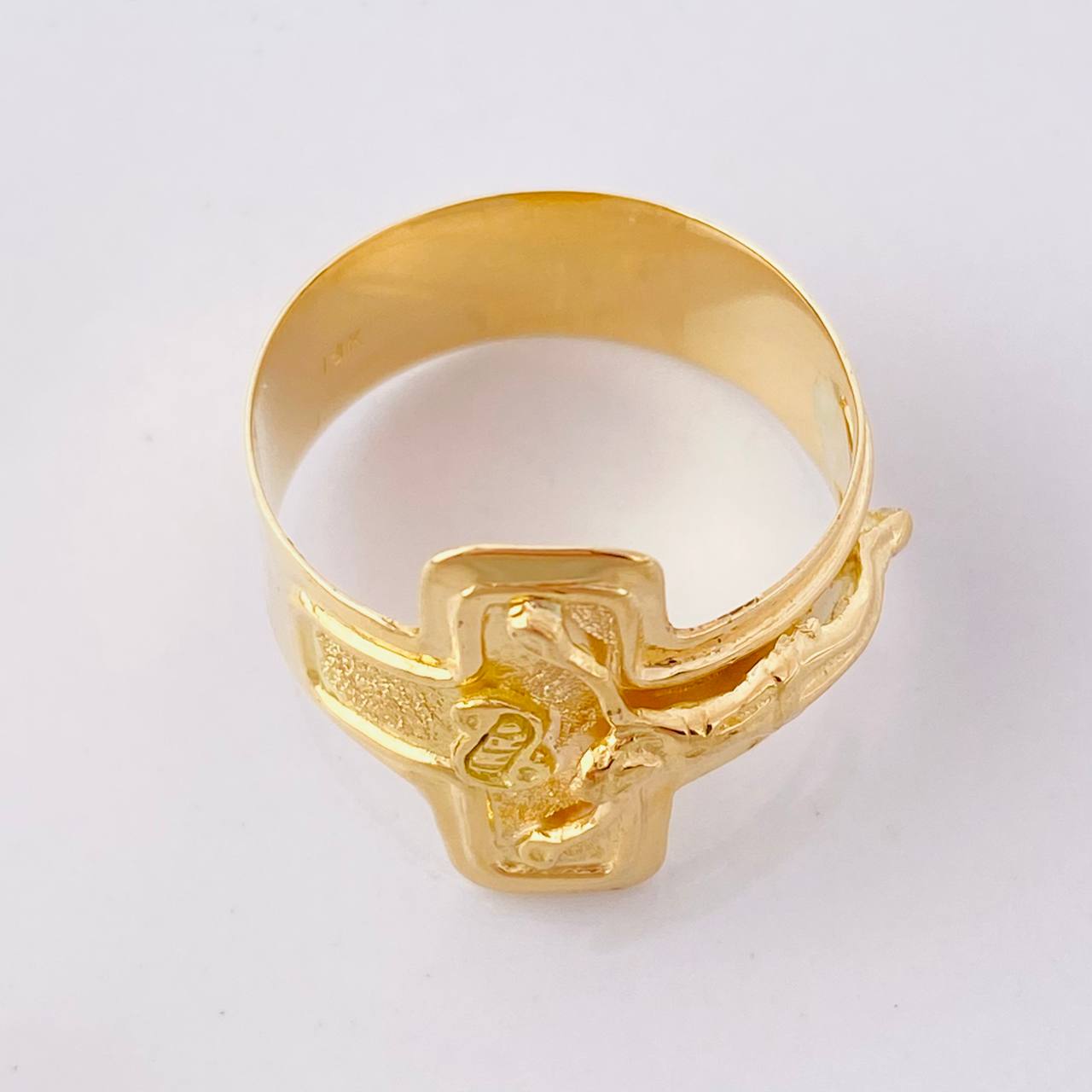 Anillo Cruz Cristo 3.65g / T9 Oro Amarillo 18K