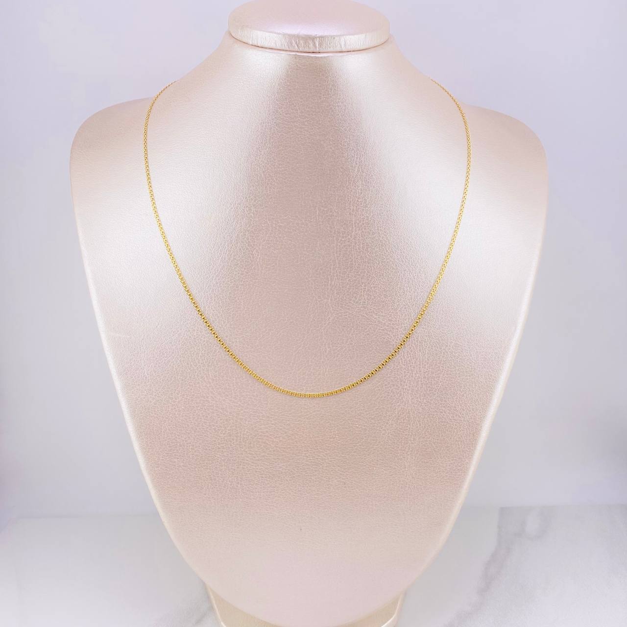 Cadena China 2.55g / 45cm / 1.5mm Oro Amarillo 18K