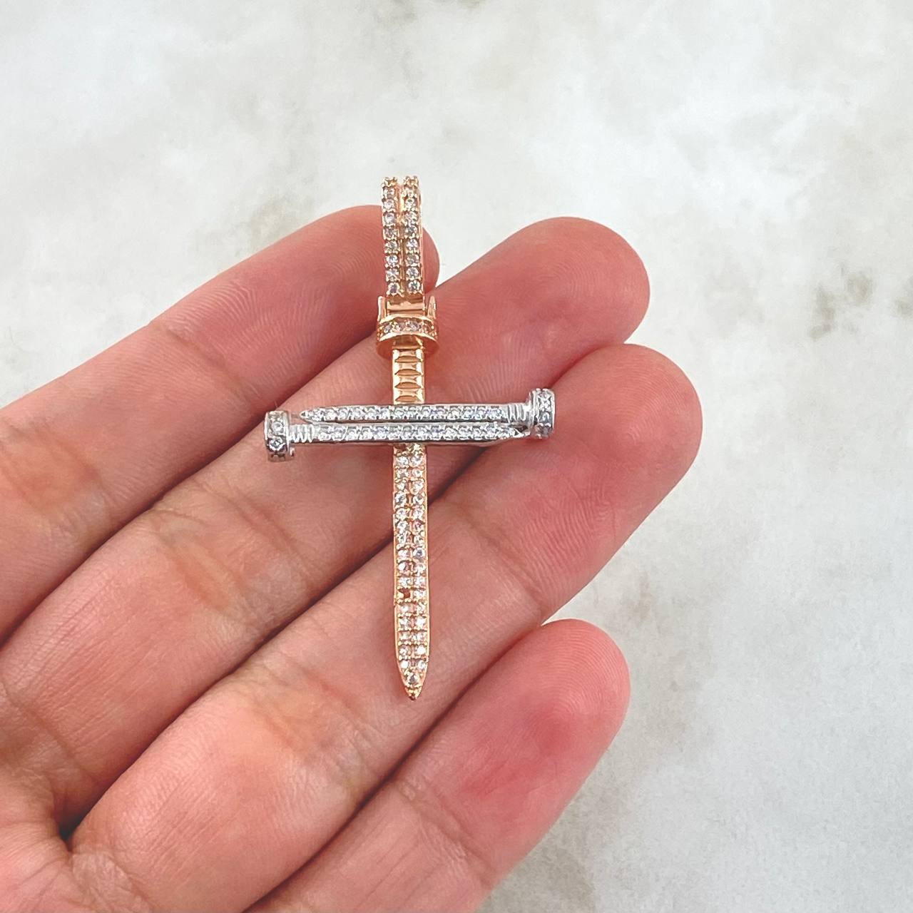 Dije Cruz Clavo 3.9gr / 5cm / Circones Blancos Dos Oros Blanco Rosa 18K