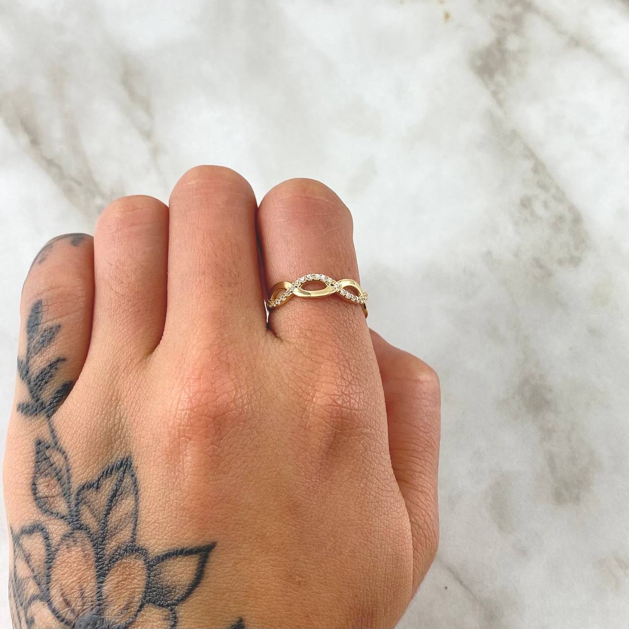 Anillo Infinito Eleuso 1.5gr / T6 / Circones Blancos Oro Amarillo 18K