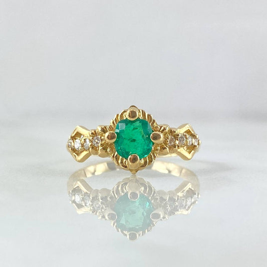 Anillo Solitario Rombos Centrales 2.6gr / T7 1/4 / Esmeraldas 70pts Diamantes 16pts Oro Amarillo 18K (Joya)