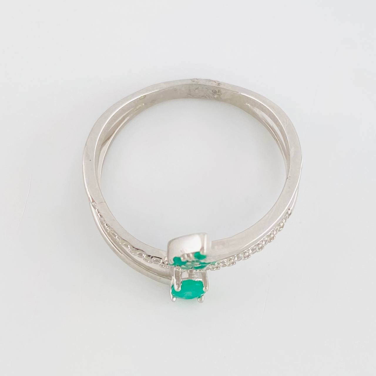 Anillo Tres Lineas Esmeraldas 0,33 Pts 2.65 g / T9 Plata 925