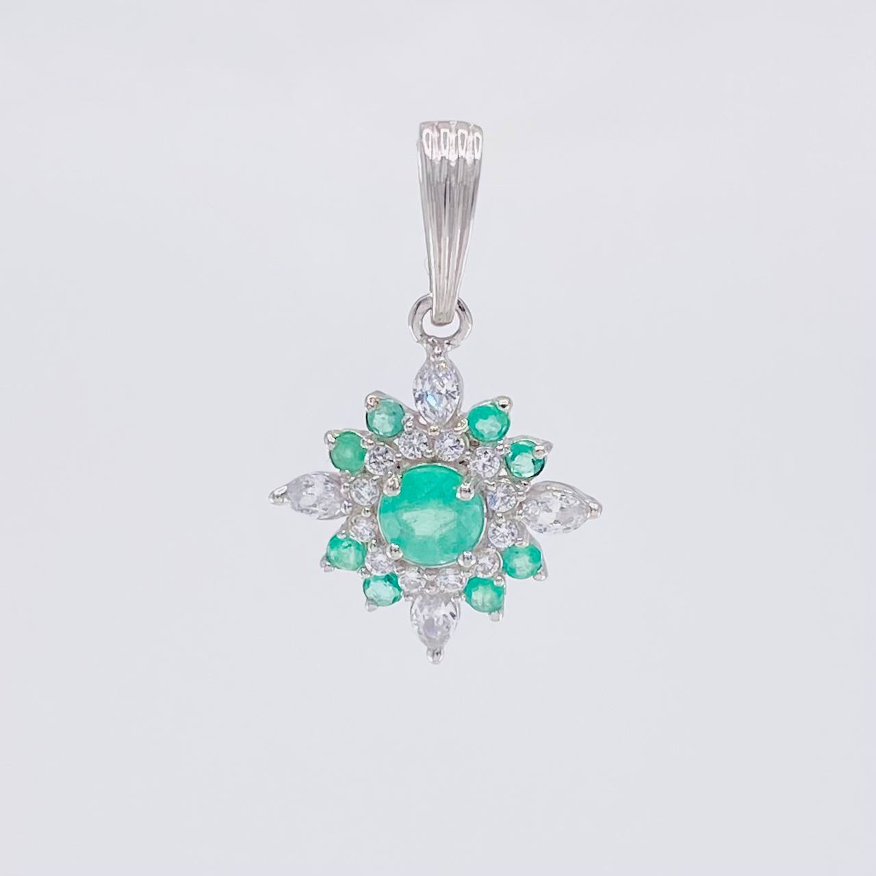 Dije Flor Mandala Esmeraldas 0.45 Pts 1.05 g / 2.3 cm Plata 925