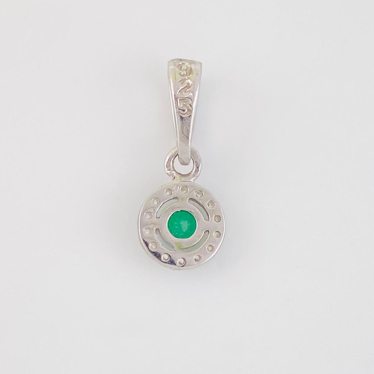 Dije Halo Circular Esmeraldas 0.17 Pts 0.7 g / 1.7 cm Plata 925
