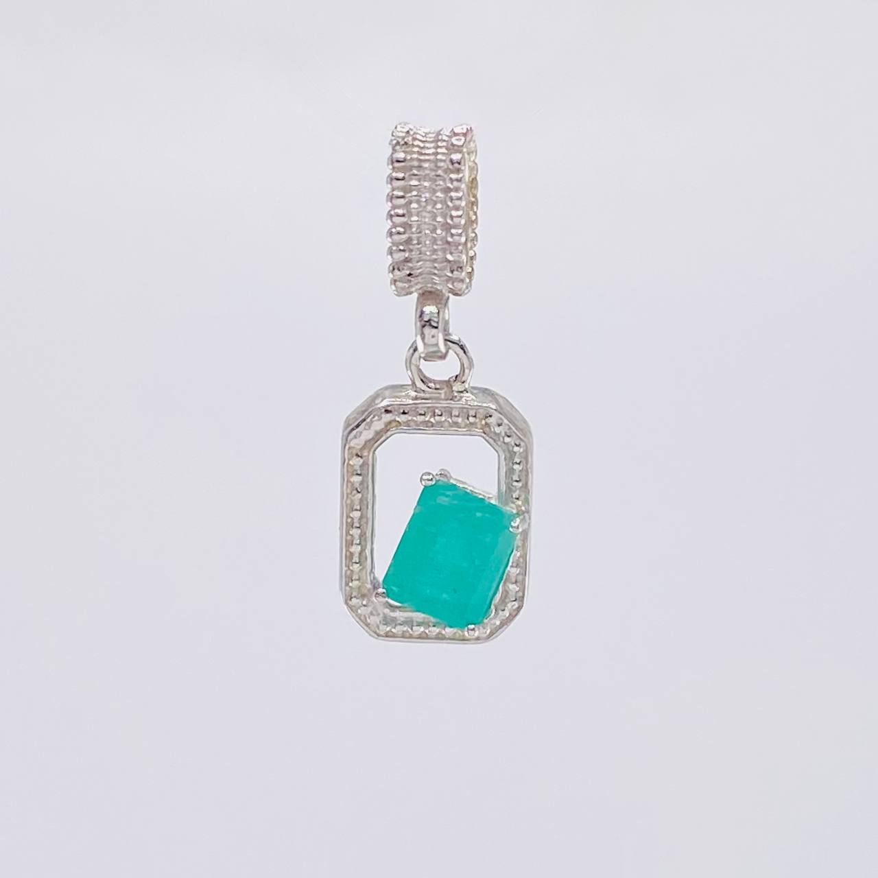 Dije Cuadro Esmeraldas 0,47 Pts 1 g / 2 cm Plata 925