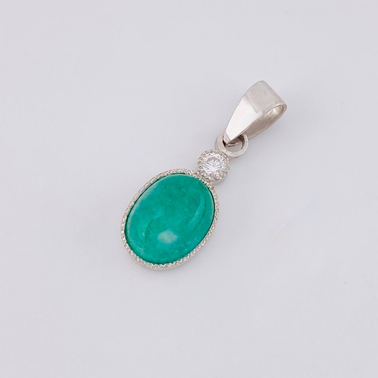 Dije Ovalado Esmeralda 3.6 Qts 1.75 g / 2.5 cm Plata 925