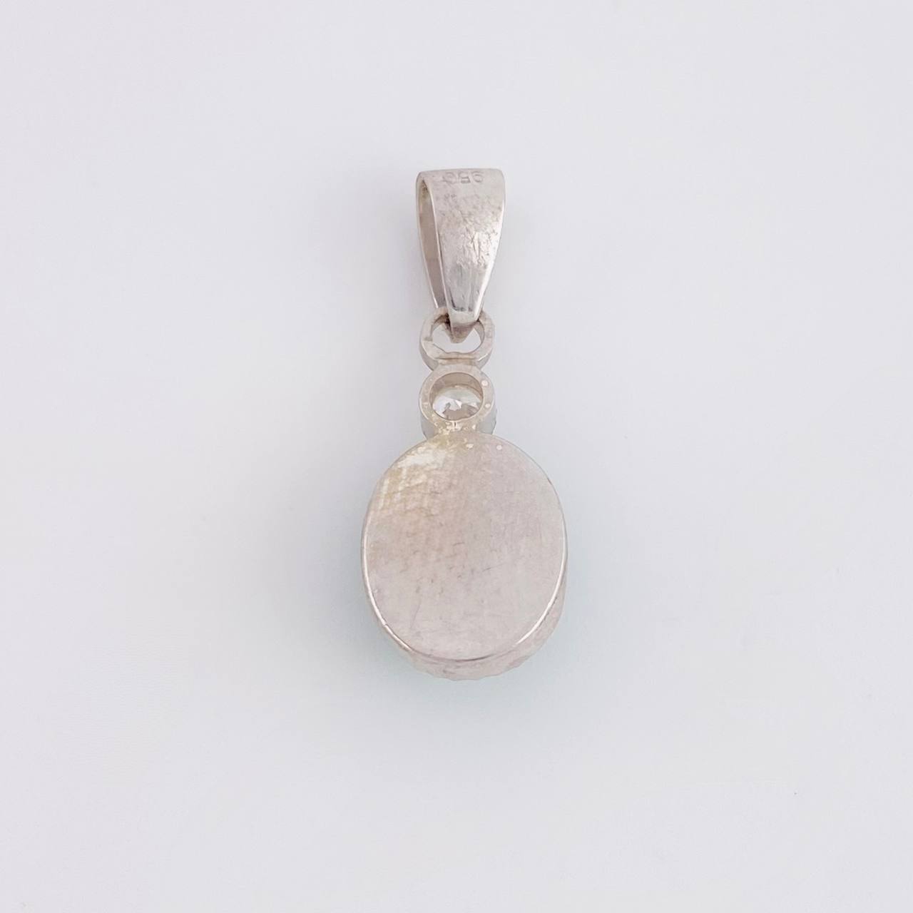 Dije Ovalado Esmeralda 3.6 Qts 1.75 g / 2.5 cm Plata 925