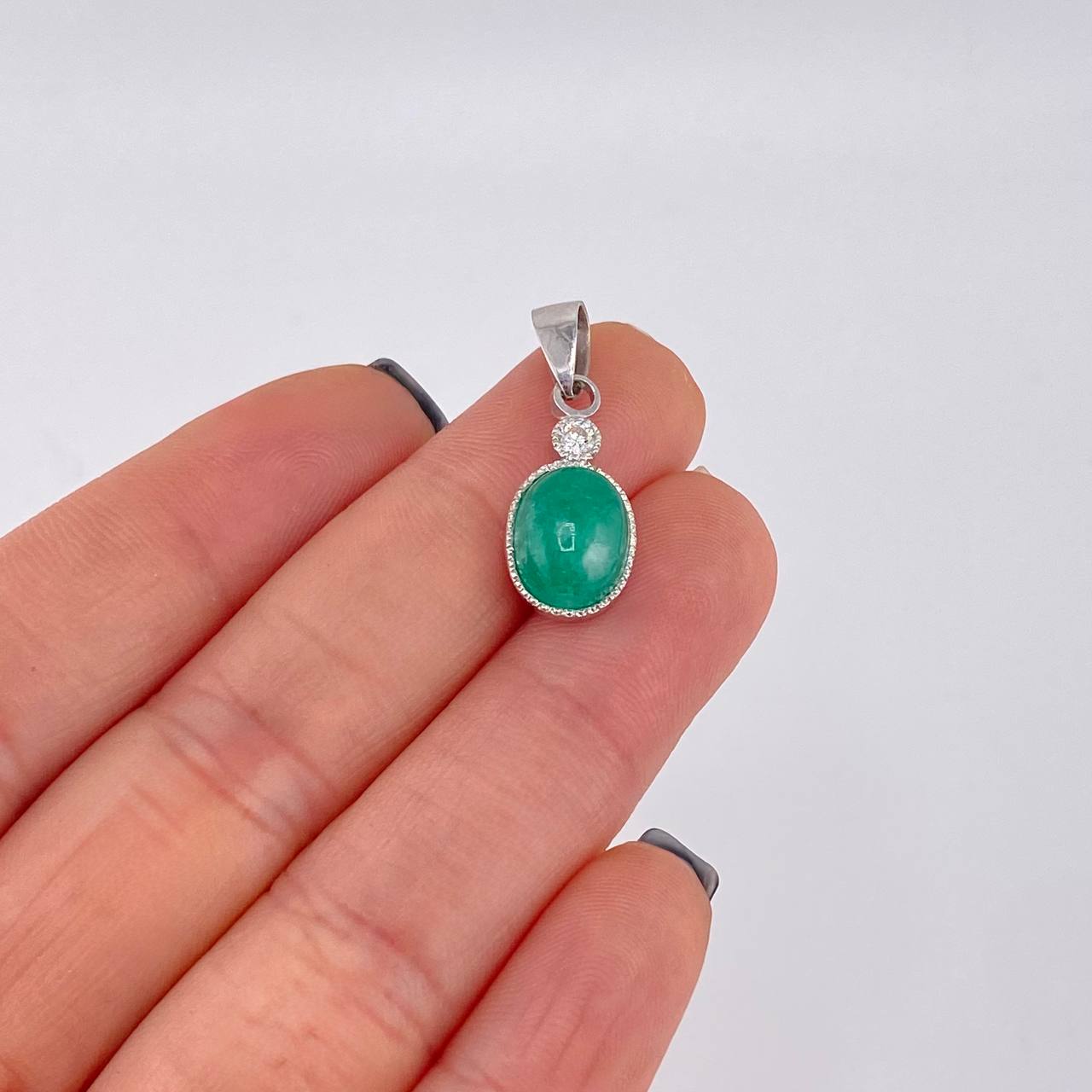 Dije Ovalado Esmeralda 3.6 Qts 1.75 g / 2.5 cm Plata 925