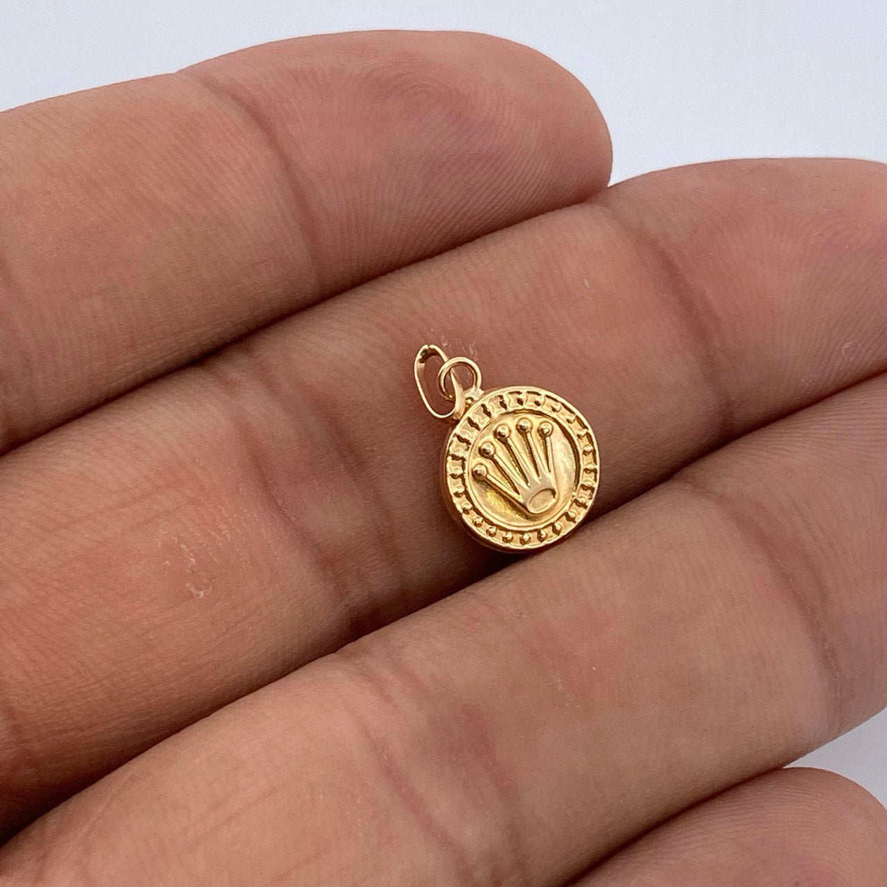 Dije Medalla Corona Rx 0.55gr / 1.9cm / Oro Amarillo 18K &