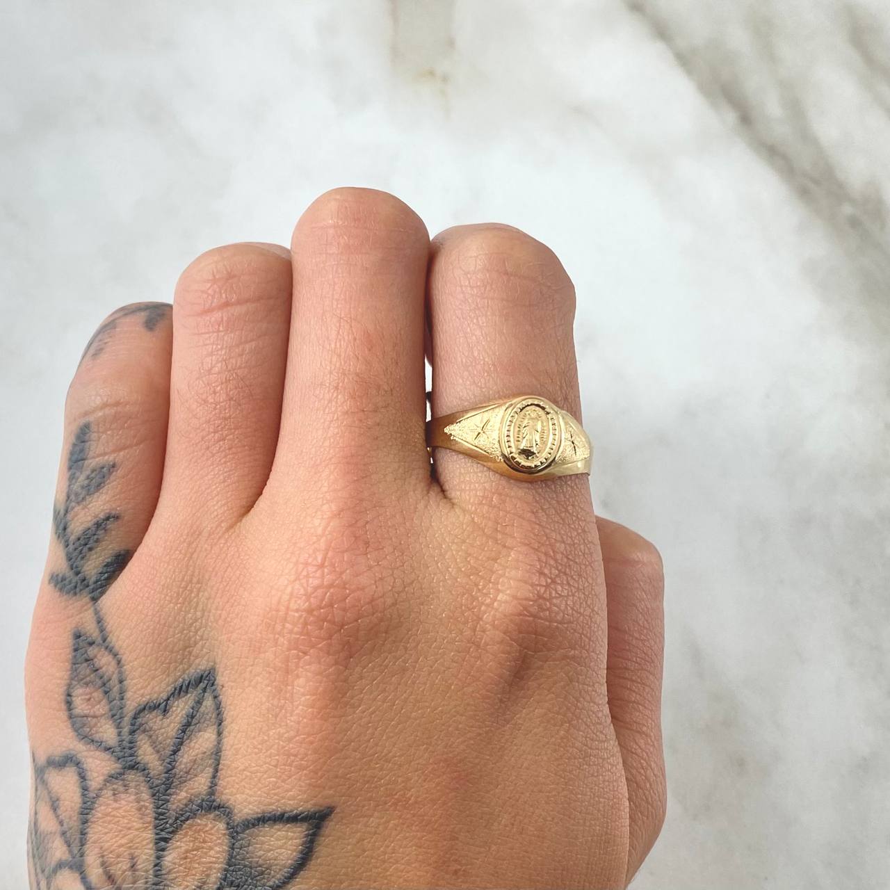 Anillo Virgen de Guadalupe Estrellado 1.75gr / T5 3/4 / Oro Amarillo 18K