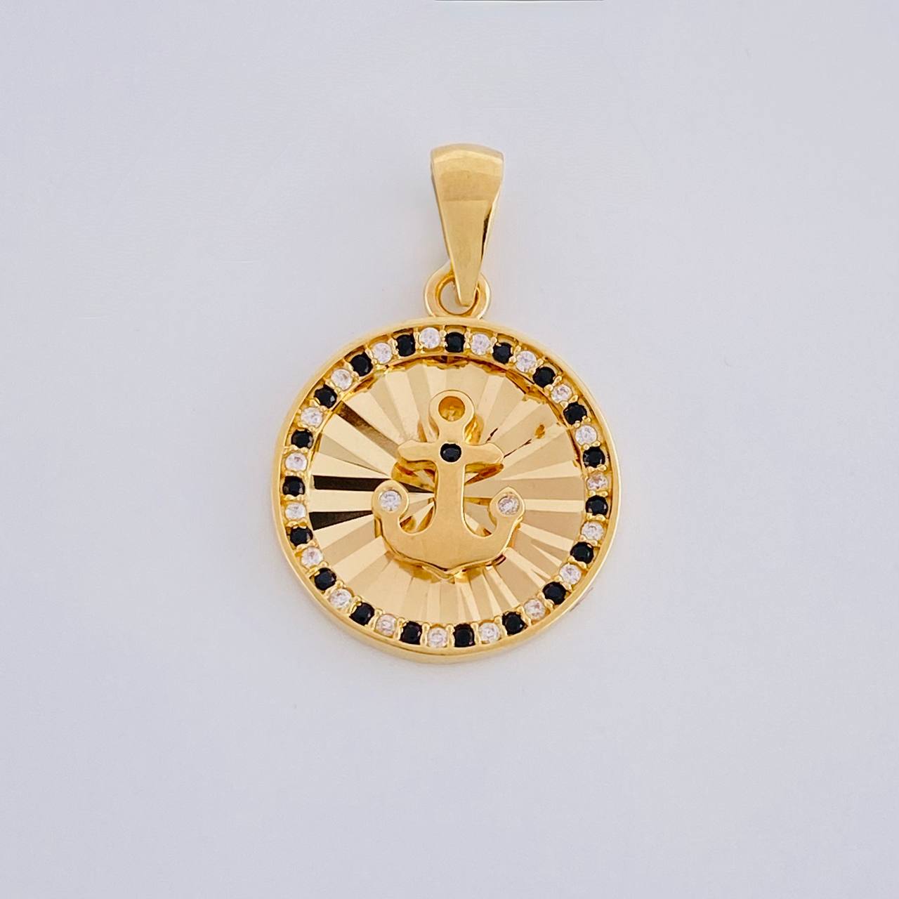 Dije Circulo ancla diamanatado 2.4g / 2.5cm Oro Amarillo 18K