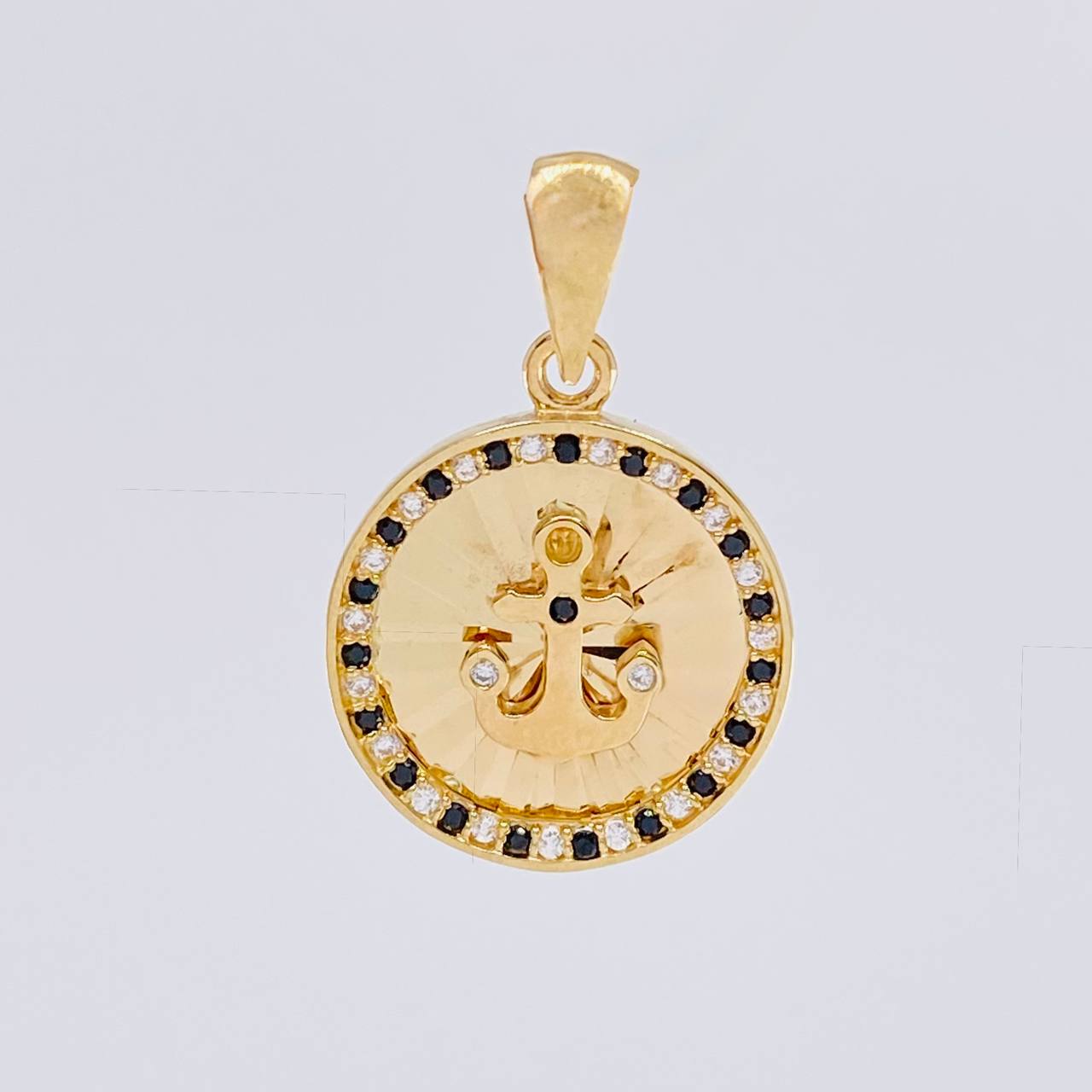 Dije Circulo ancla diamanatado 2.4g / 2.5cm Oro Amarillo 18K