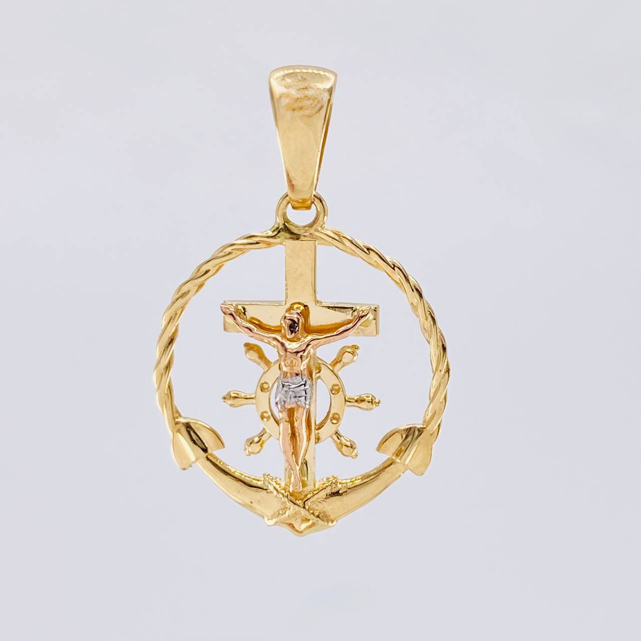 Dije Cruz cristo marinero 2.85g / 2.8cm Tres Oros 18K