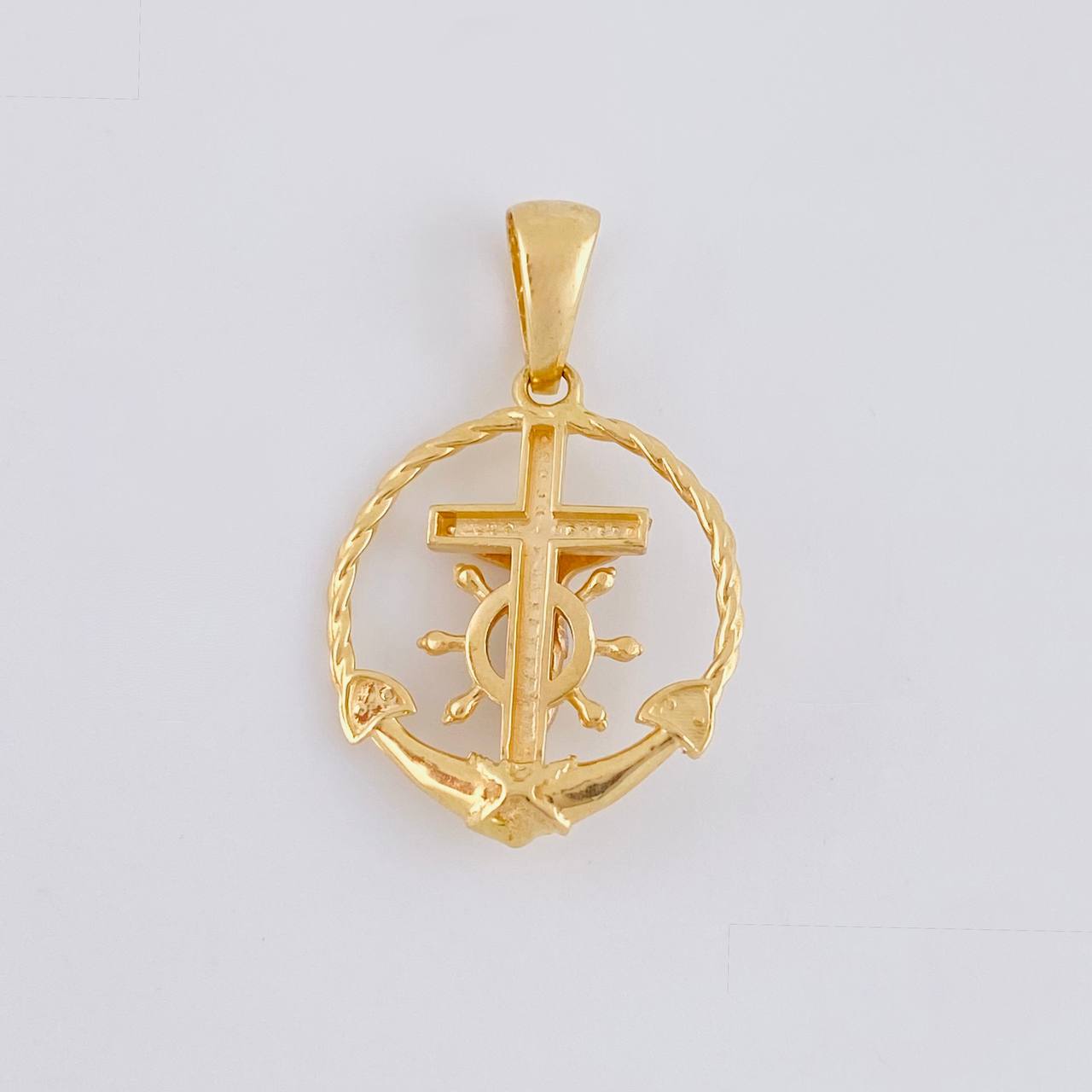 Dije Cruz cristo marinero 2.85g / 2.8cm Tres Oros 18K