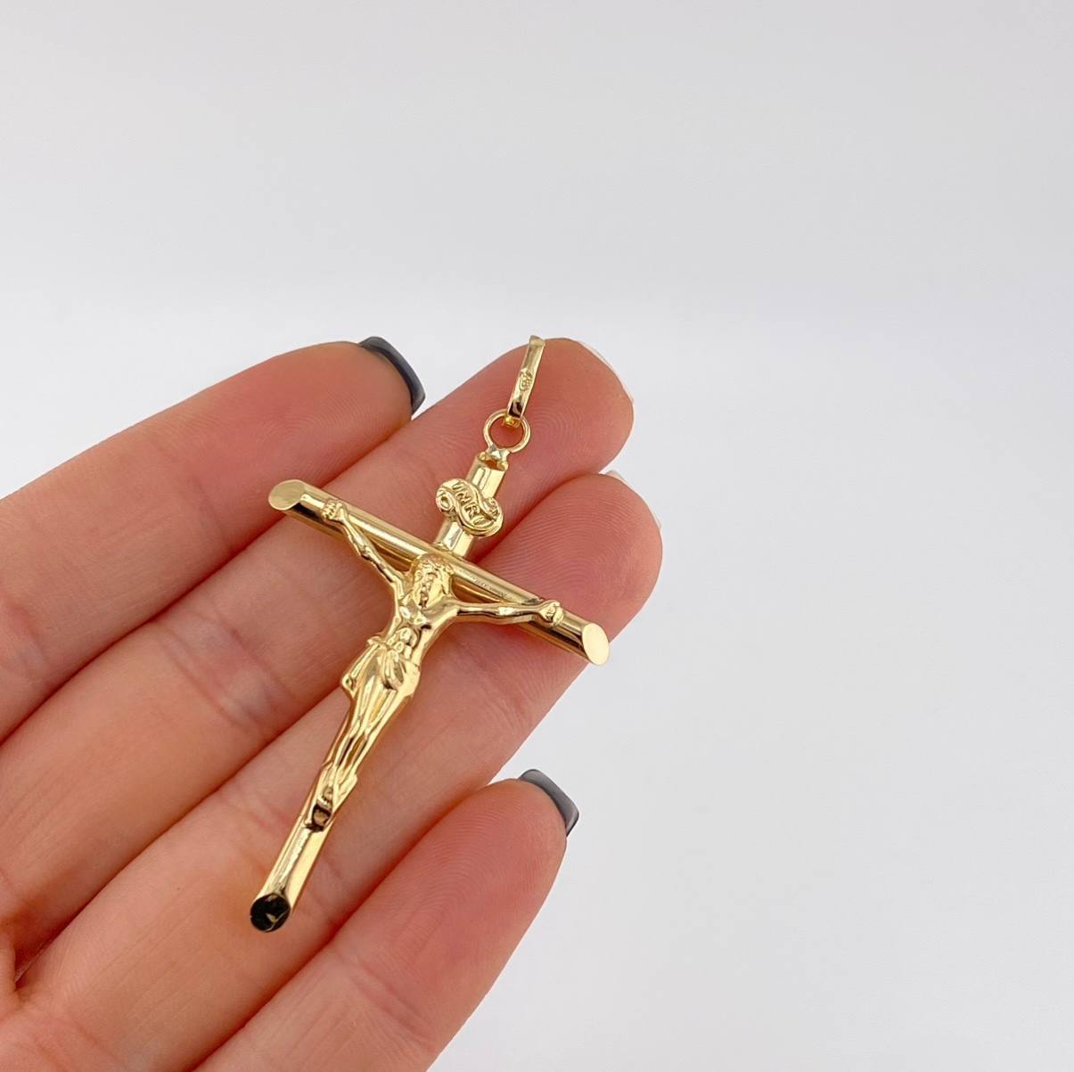 Dije Cruz Cristo Puntas Planas 2 g / 5.1 cm Oro Amarillo 18K
