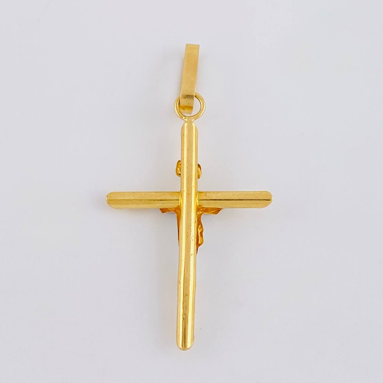 Dije Cruz Cristo Puntas Planas 1.2 g / 4.3 cm Dos Oros Amarillo Blanco 18K