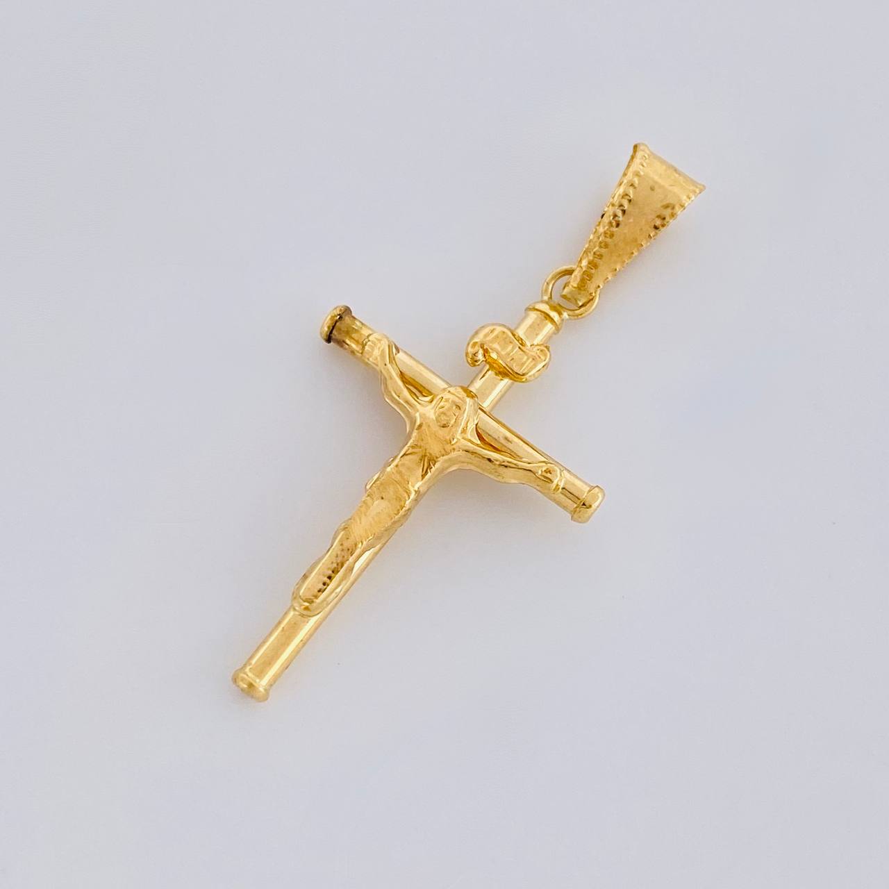Dije Cruz Cristo 1.1 g / 3.6 cm Oro Amarillo 18K