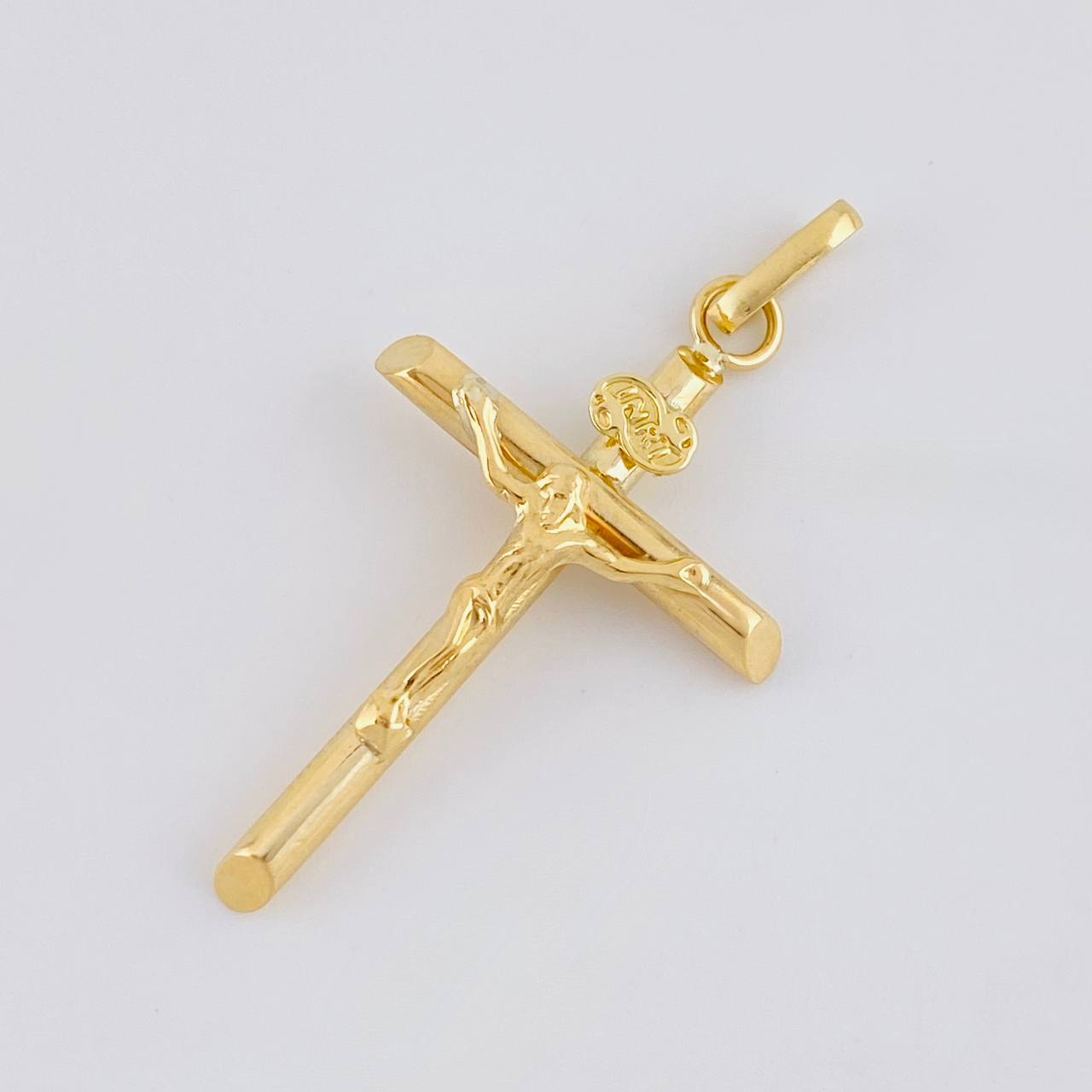 Dije Cruz Cristo Puntas Planas 1.25 g / 3.9 cm Oro Amarillo 18K