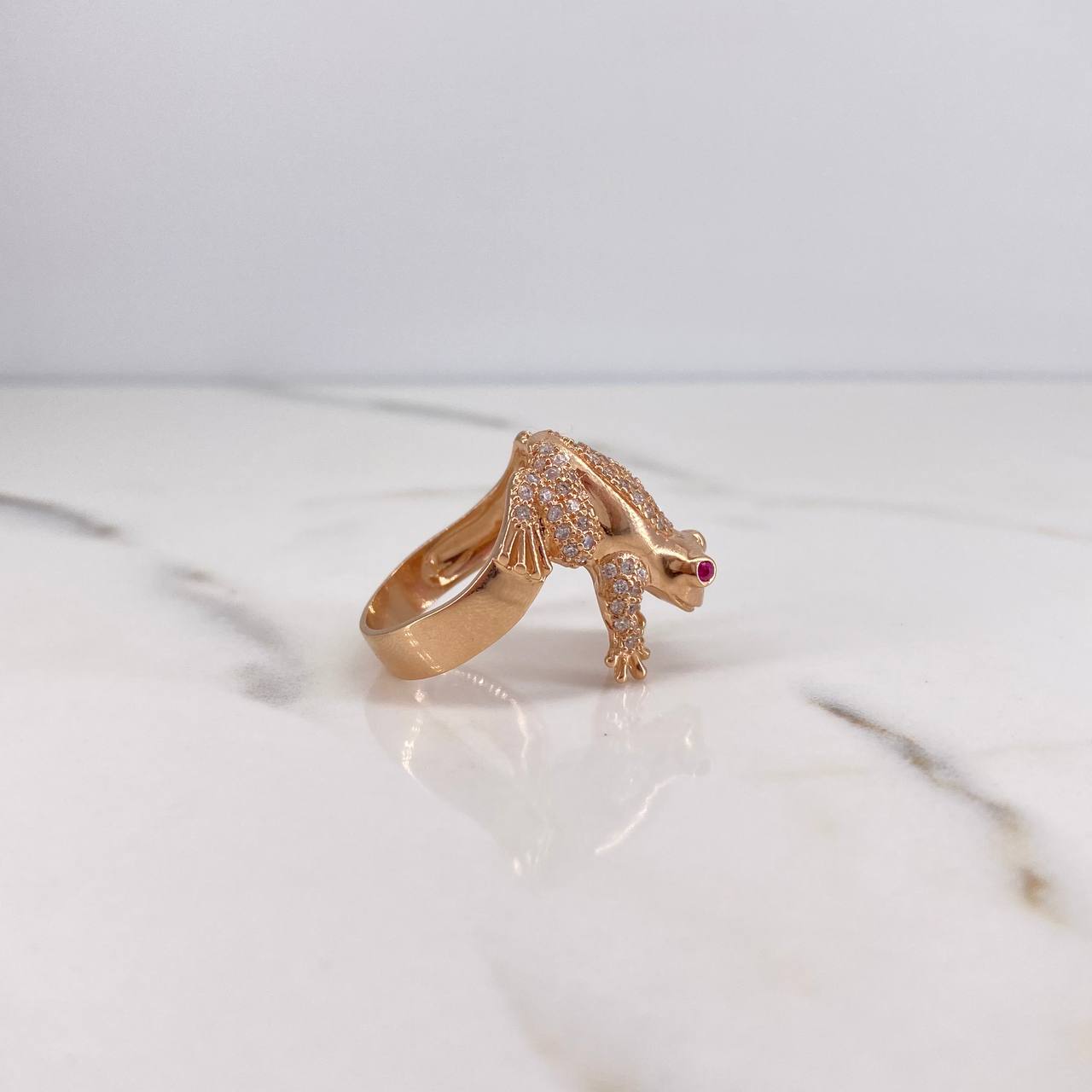 Anillo Rana 7.75gr / T8 3/4 / Circones Fucsias Blancos Oro Rosa 18K &