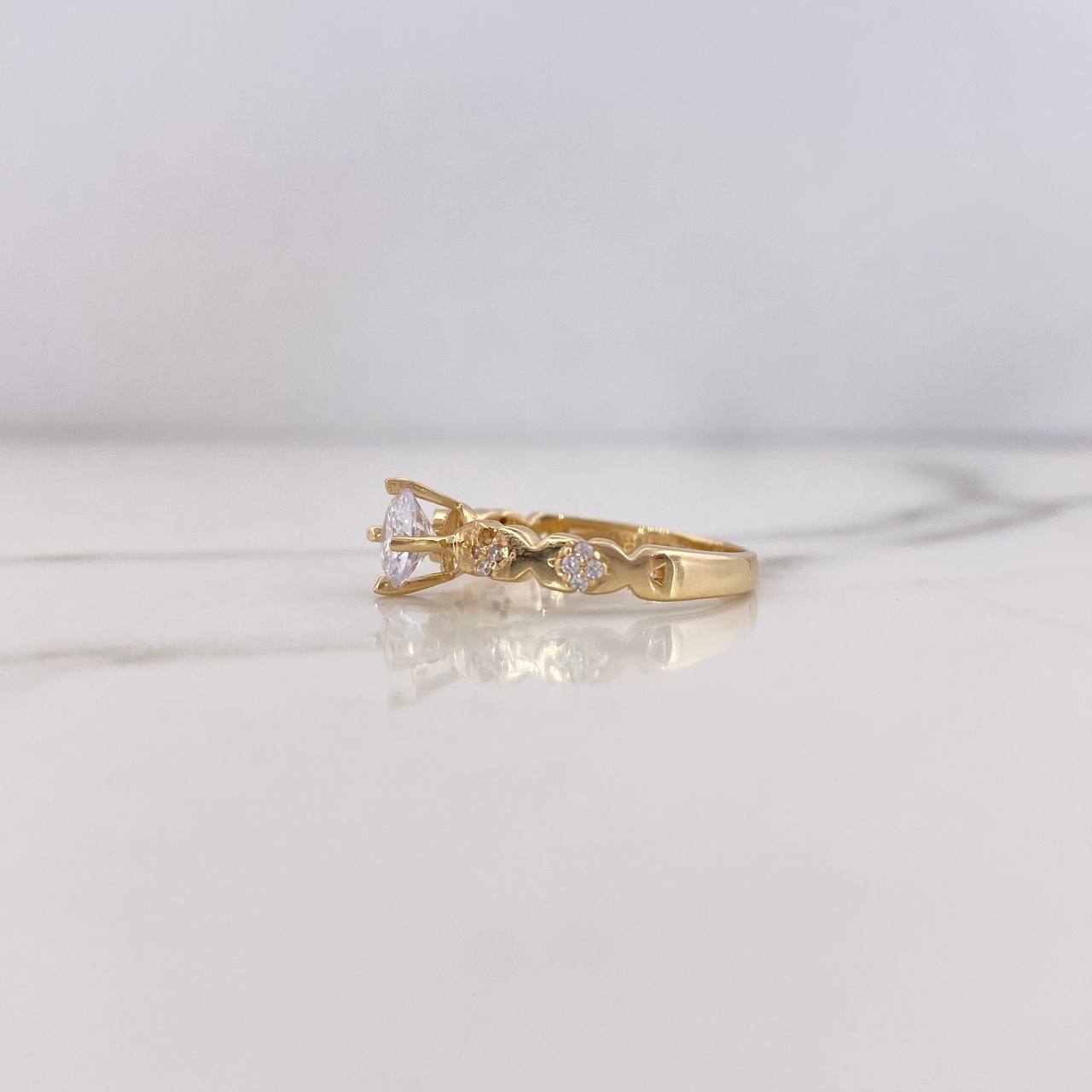Anillo Solitario X 2.55gr / T5 3/4 / Circones Blancos Oro Amarillo 18K &