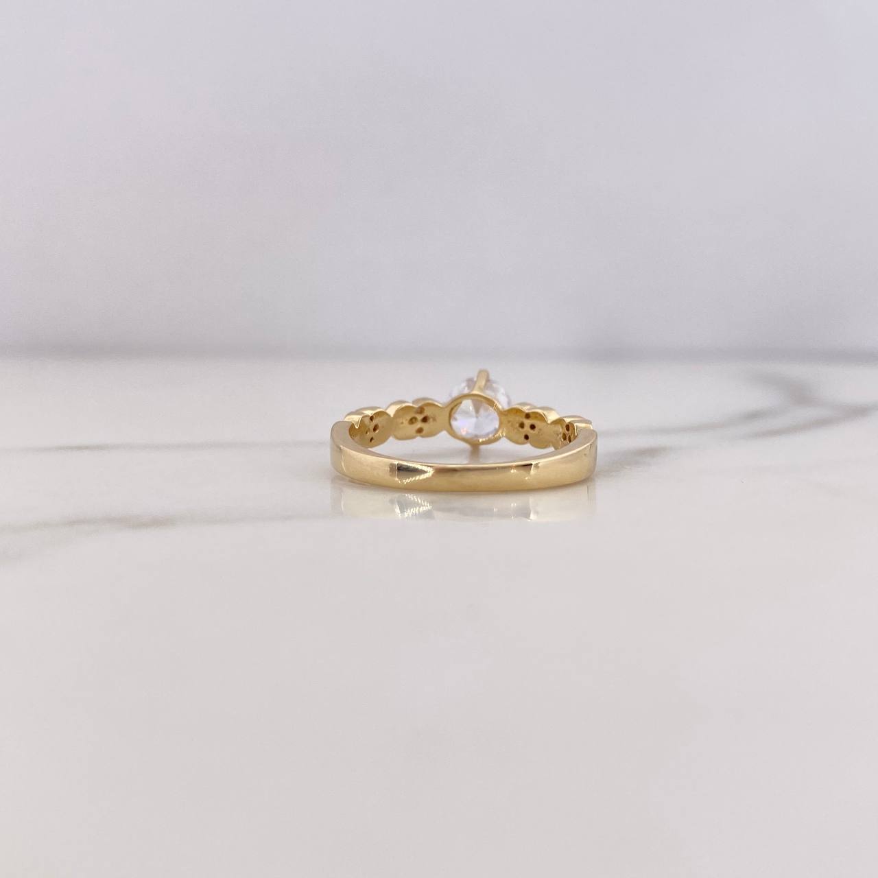 Anillo Solitario X 2.55gr / T5 3/4 / Circones Blancos Oro Amarillo 18K &