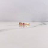 Anillo Tupido 2.15gr / T7 / Circones Fucsias Blancos Oro Amarillo 18K &