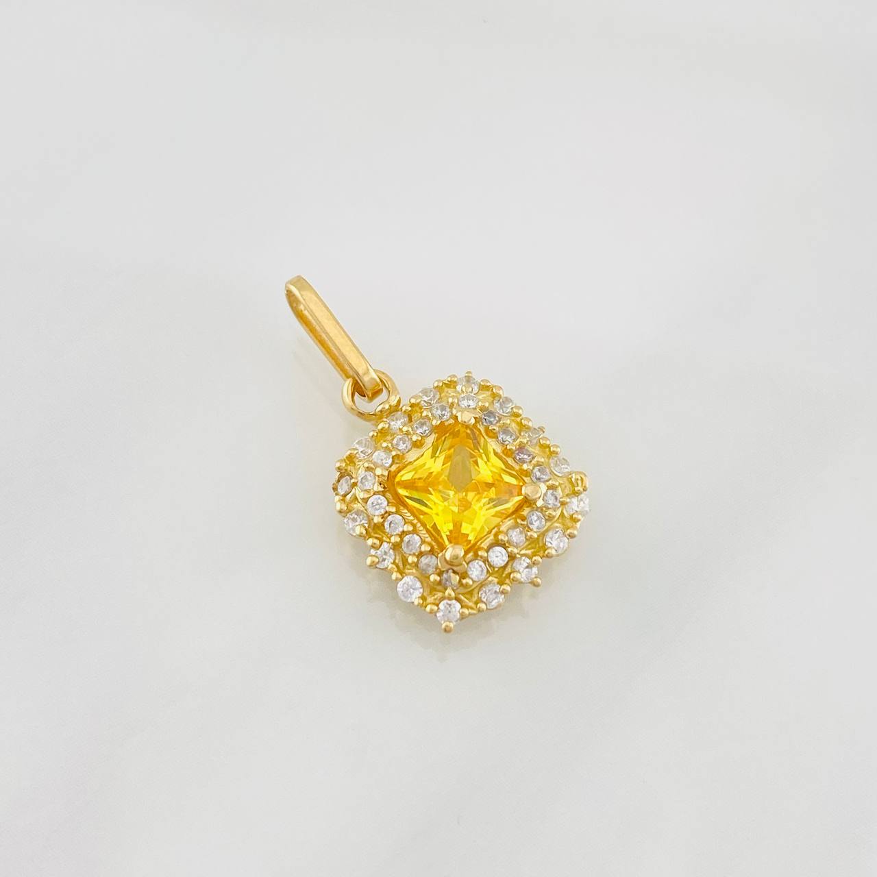 Dije Halo Cuadrado 2g / 2cm Oro Amarillo 18K
