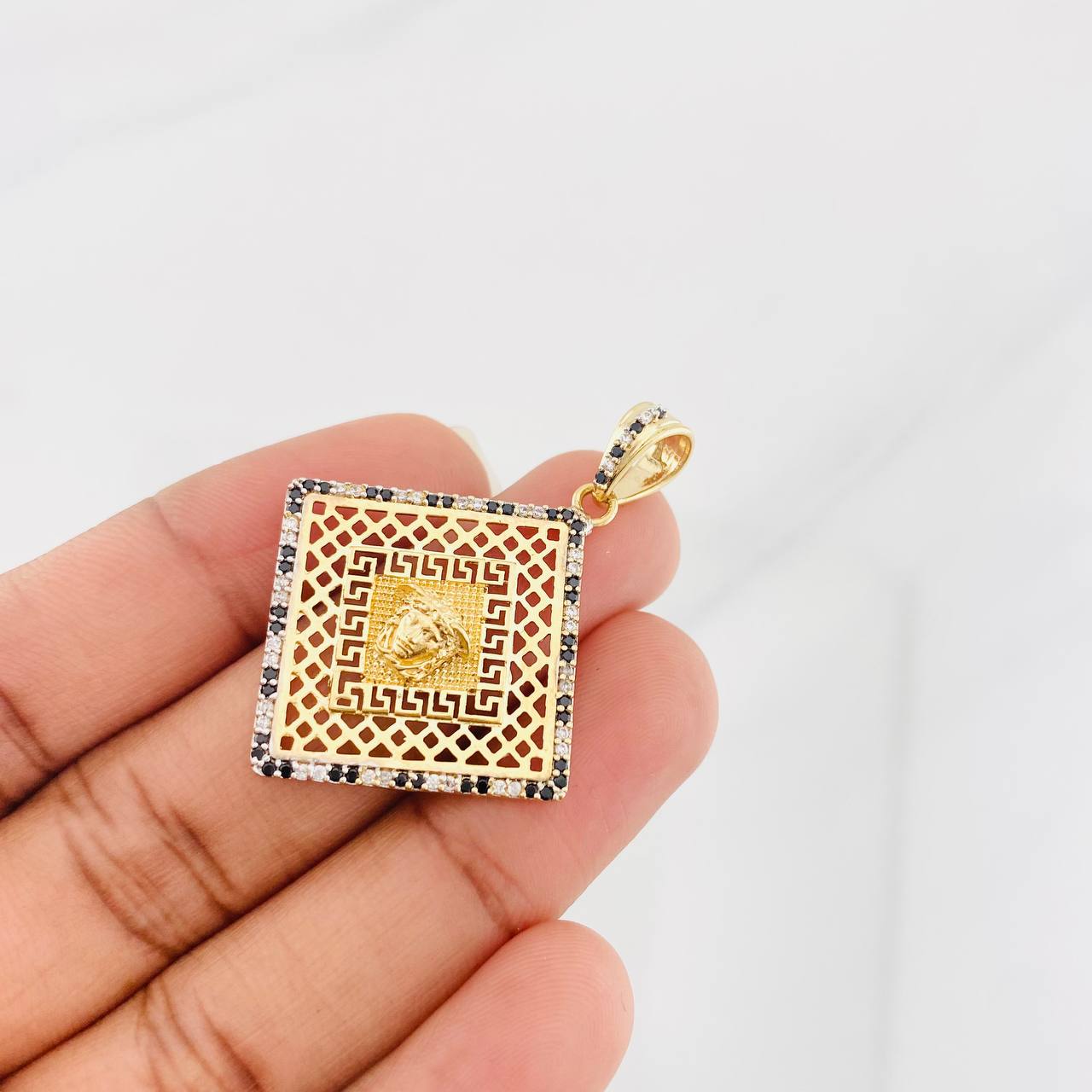 Dije Medalla Medusa 5.25g / 4cm Oro Amarillo 18K