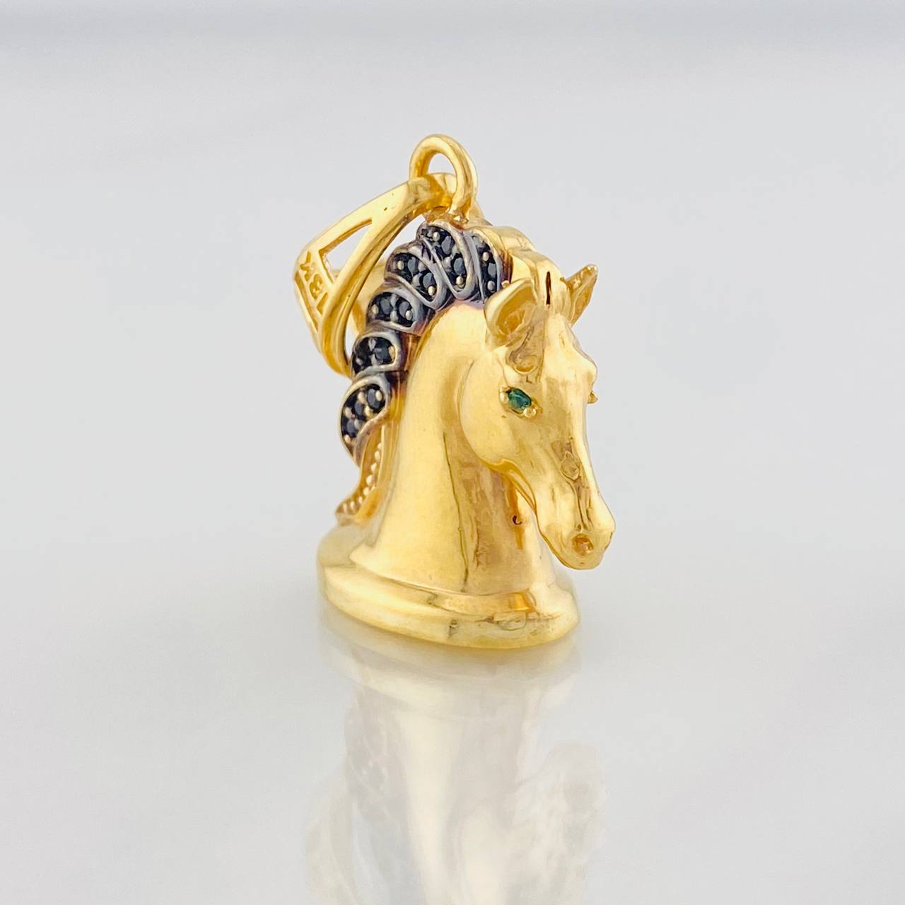Dije Caballo 7.65g / 3cm Dos Oros Negro Amarillo 18K