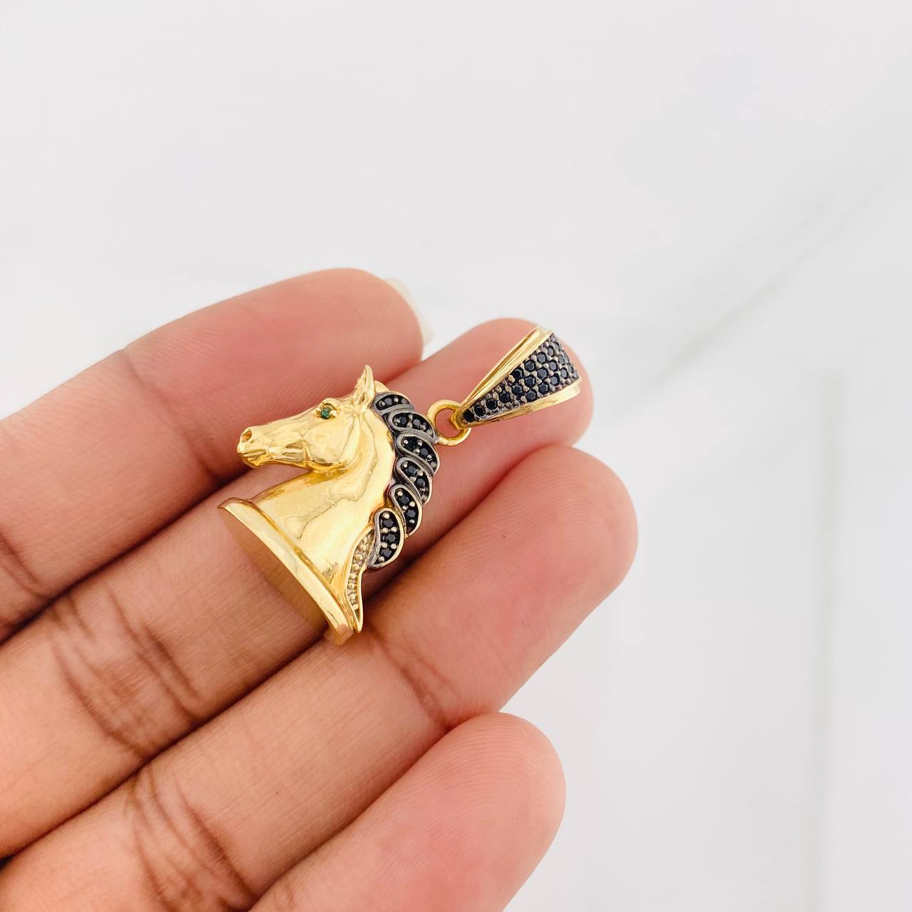 Dije Caballo 7.65g / 3cm Dos Oros Negro Amarillo 18K