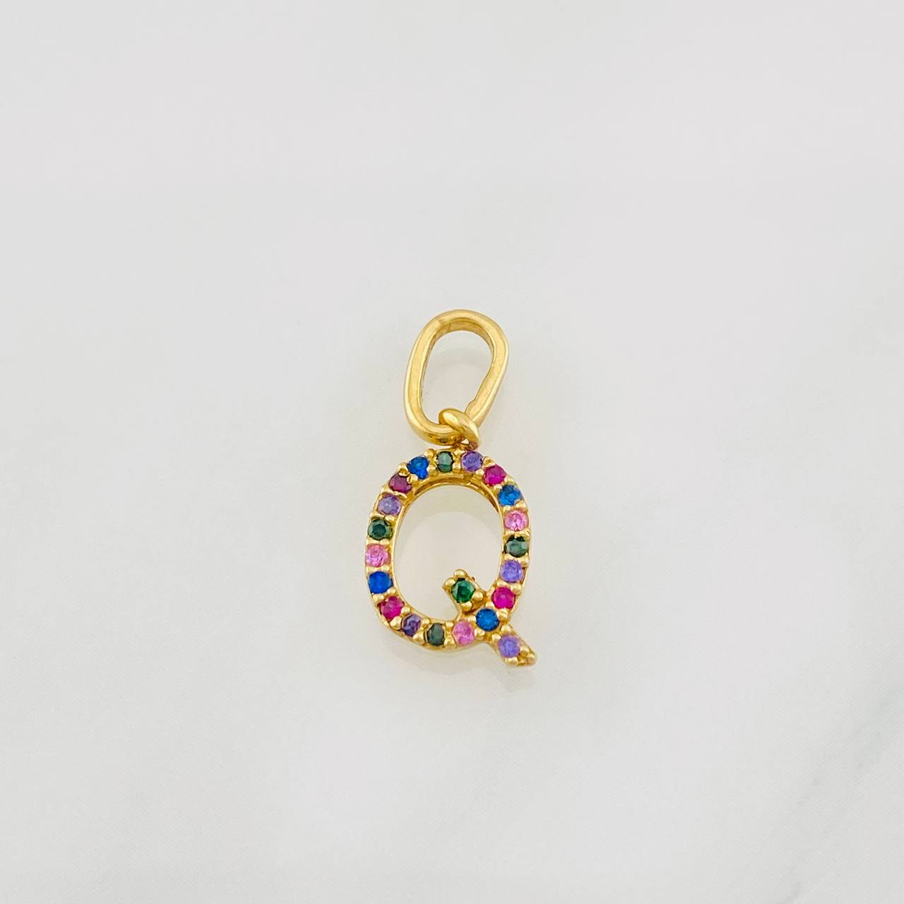 Dije Letra Q 0.65g / 1.5cm Oro Amarillo 18K