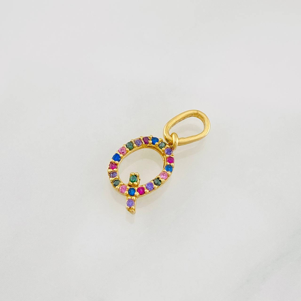 Dije Letra Q 0.65g / 1.5cm Oro Amarillo 18K