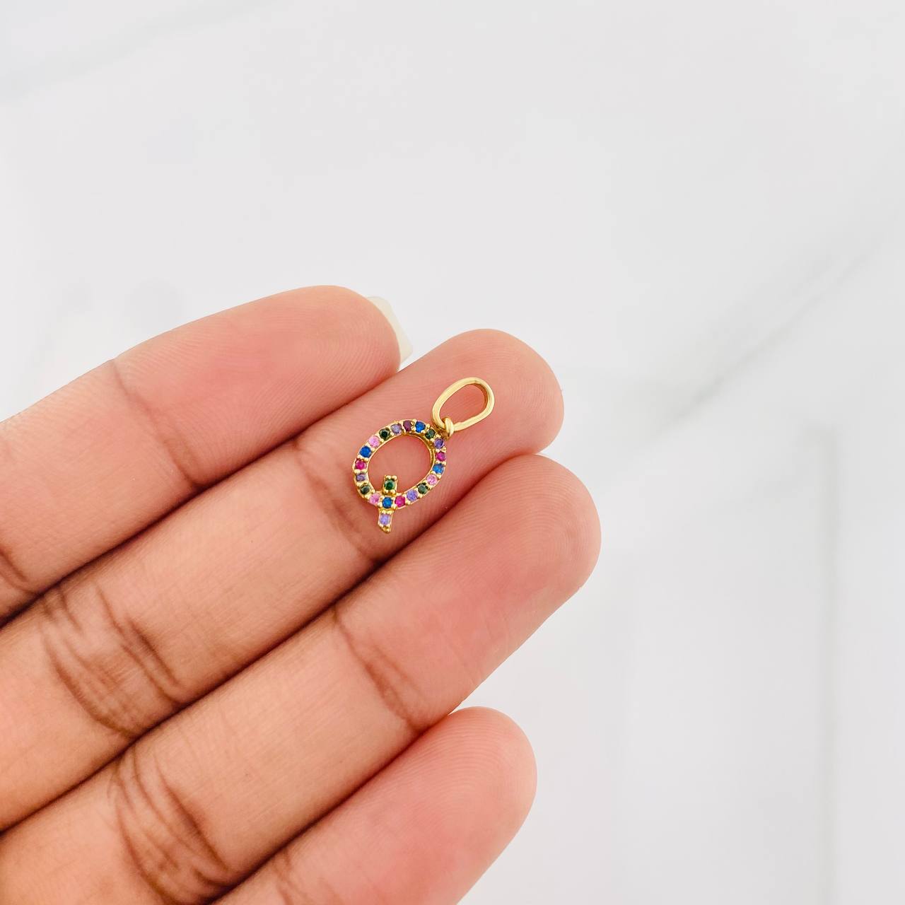 Dije Letra Q 0.65g / 1.5cm Oro Amarillo 18K